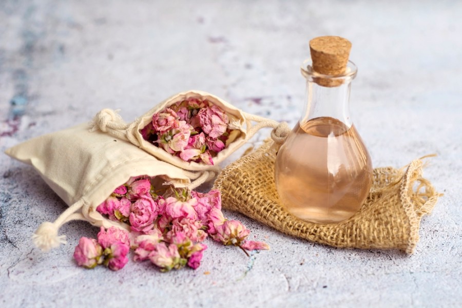 Eau de rose maison : comment faire ?