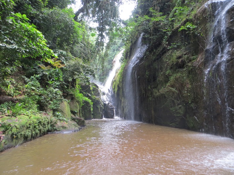 Se rafraichir dans une cascade près de Marrakech