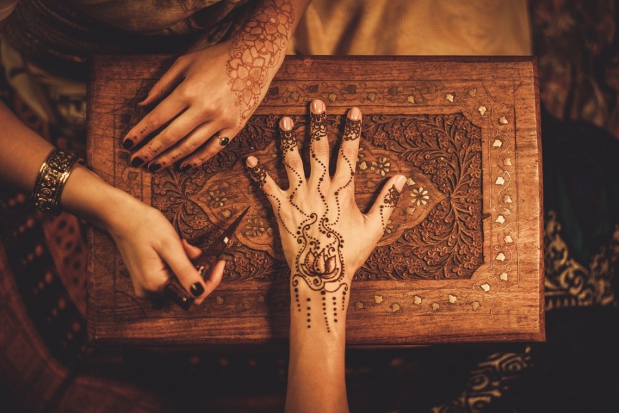 Pourquoi mettre du henné dans la paume de la main ?